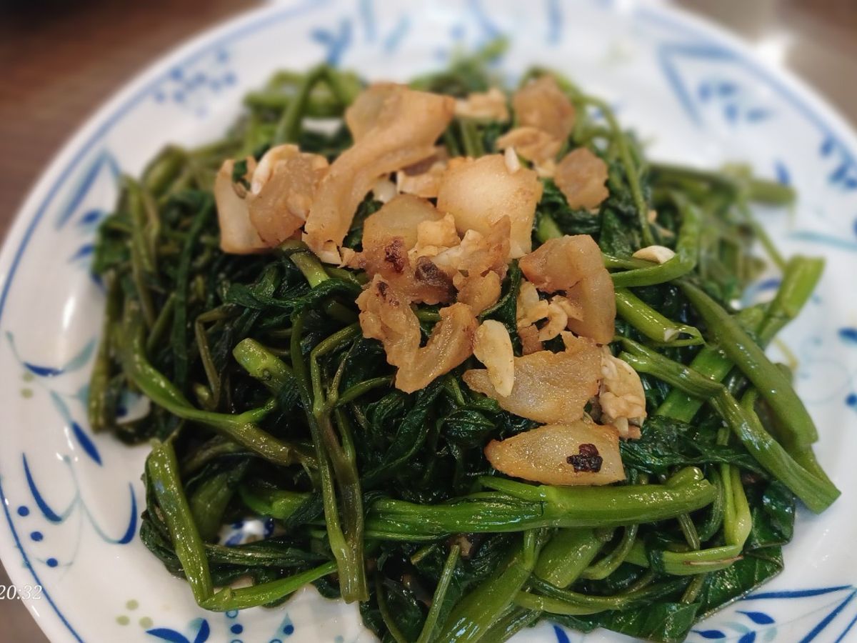 Rau muống xào tóp mỡ