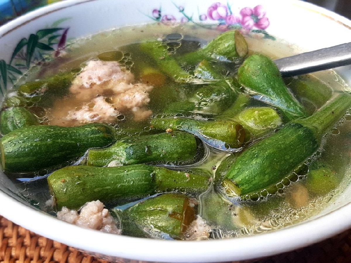 Canh bí nụ nấu thịt xay