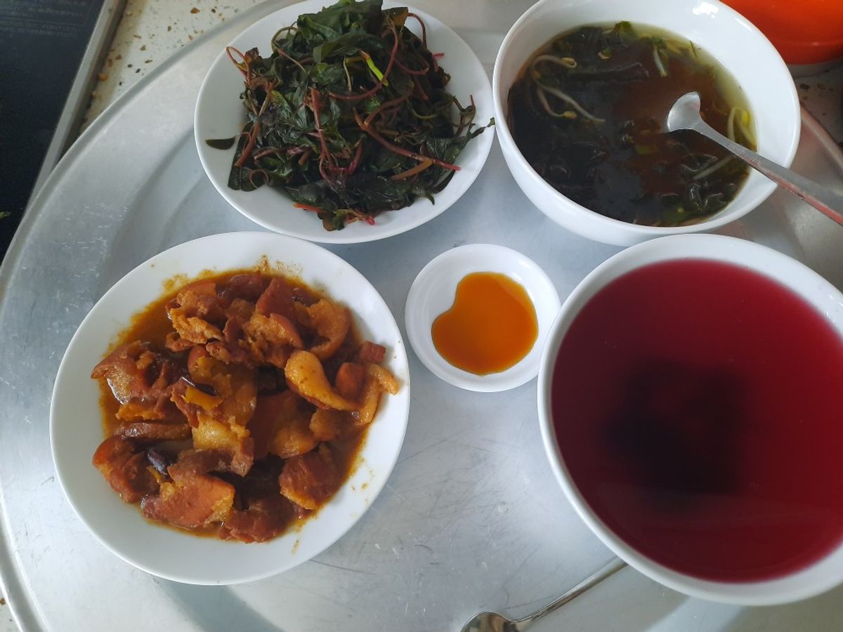Rau dền đỏ luộc