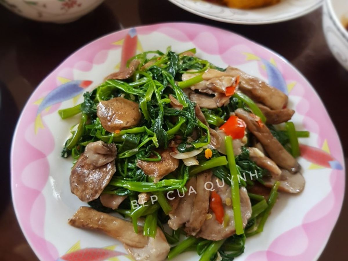 Rau muống xào nấm tràm