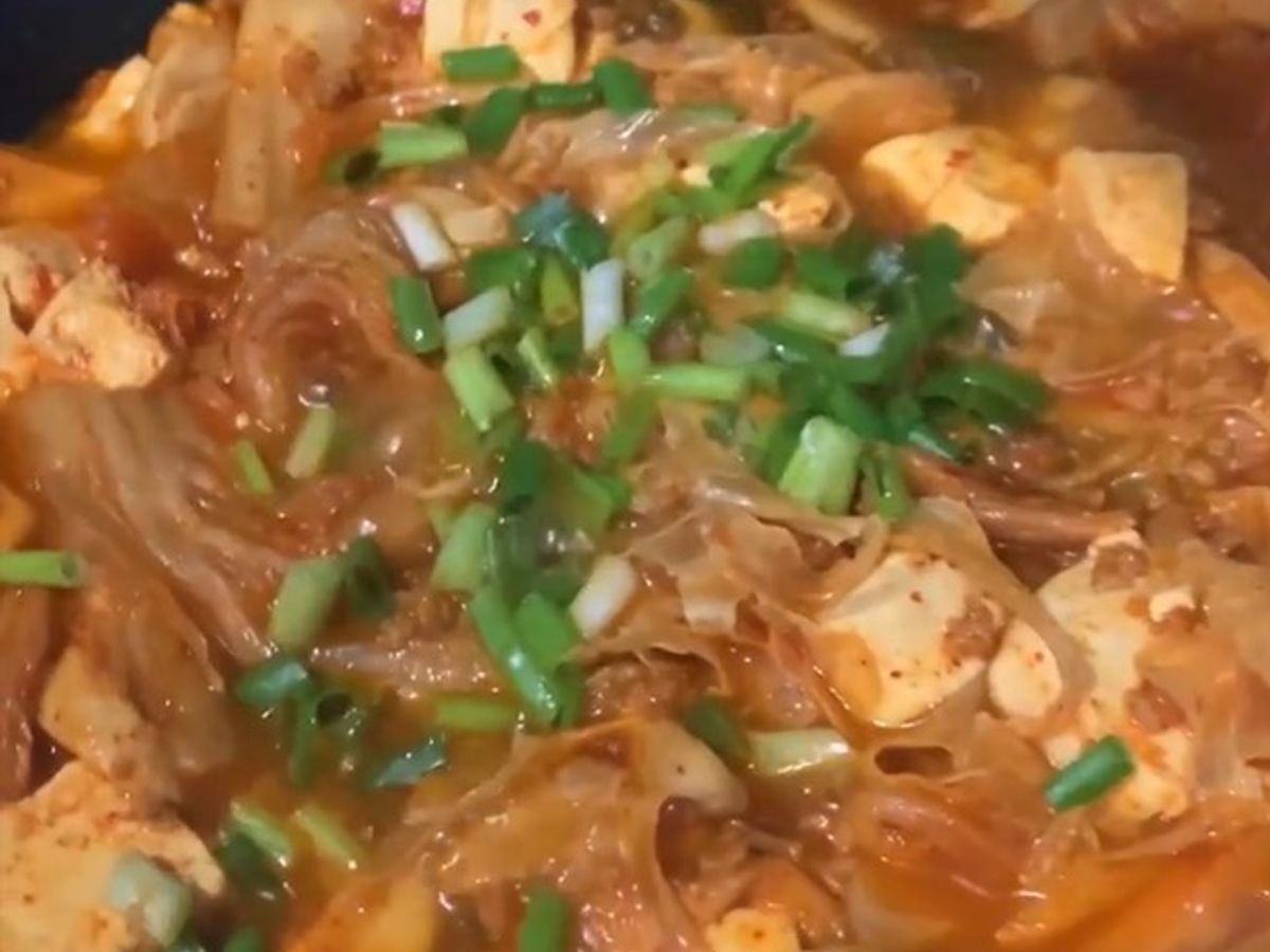 Canh Kim Chi Nấm Kim Châm (Vegan Kimchi Soup)