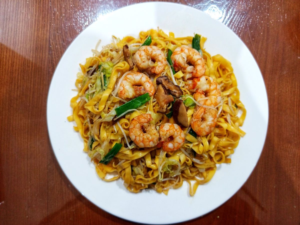 Mì xào tôm kiểu Thái