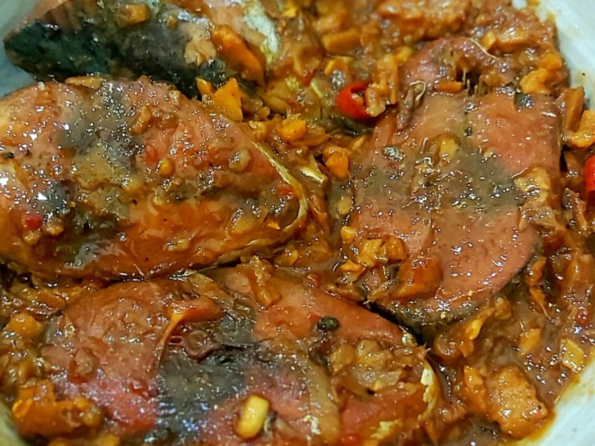 Cá thu ngừ kho gừng, hành, tỏi