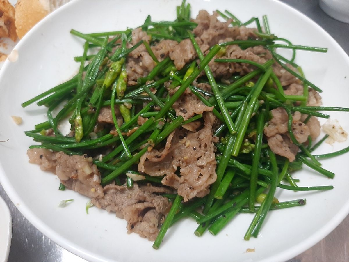 Bò xào hẹ 😋😋 #bepvang