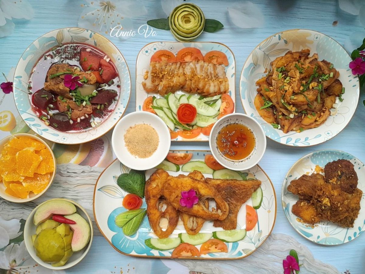 Cơm nhà nhiều món ăn ngon