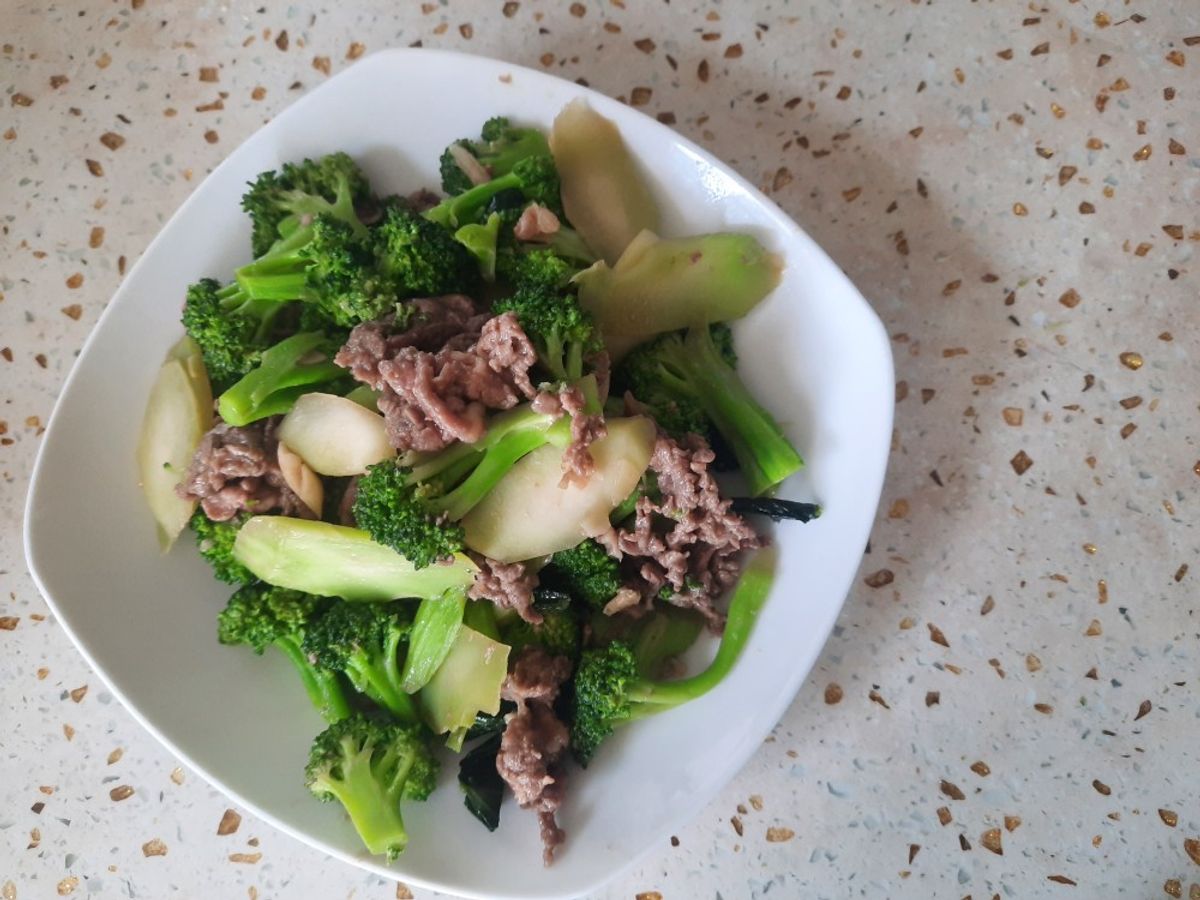 Thịt bò xào súp lơ xanh
