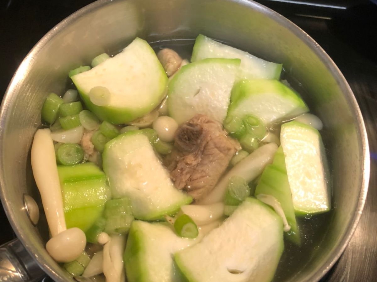 Canh mướp sườn non và nấm
