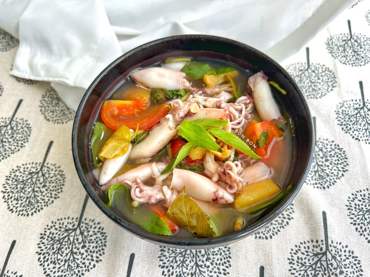 Canh Mực Nấu Lá É