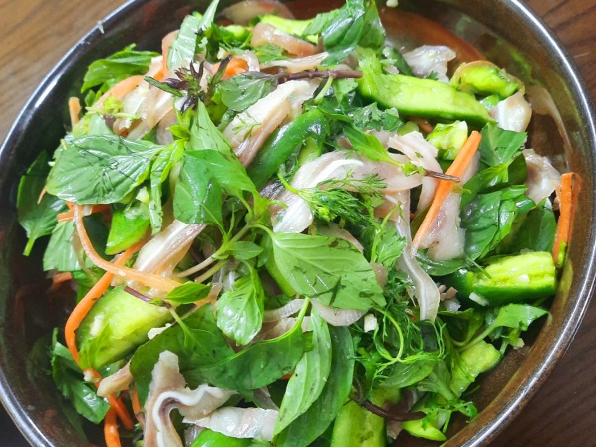 Nộm dưa chuột non, tai lợn