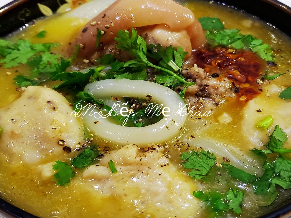 Bánh canh bột xắt nấu giò heo chả cá thác lác