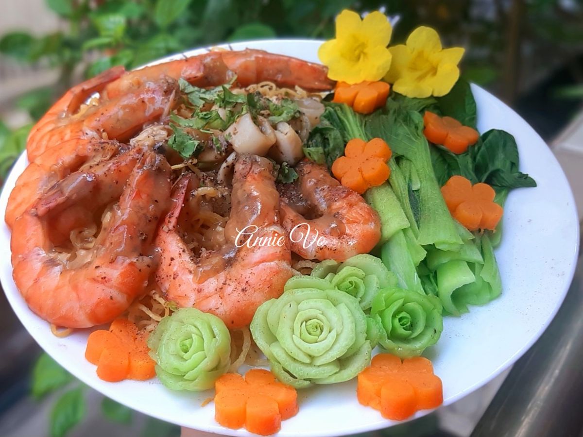 Mì xào giòn hải sản