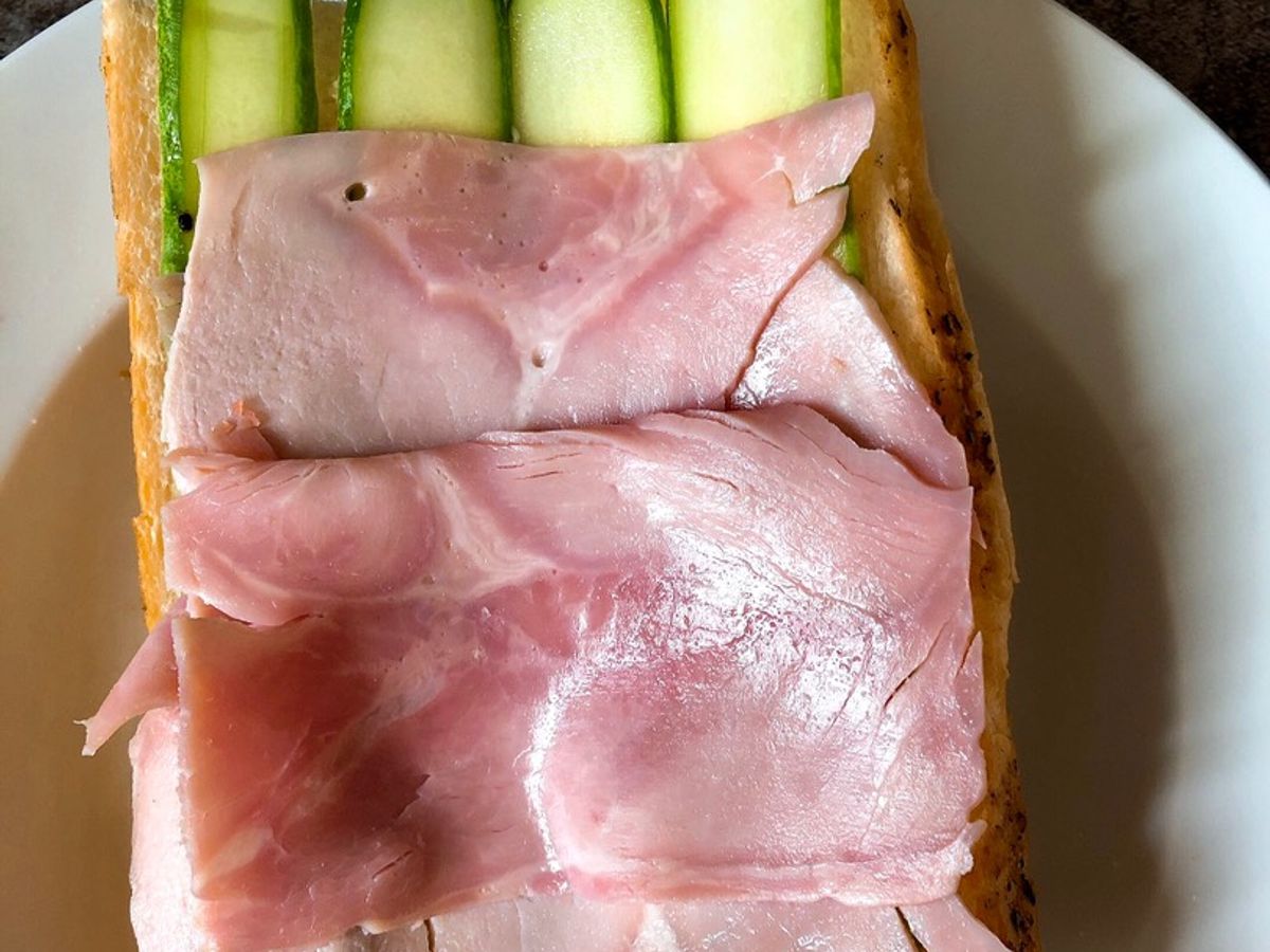 Bánh Mì Bơ Thịt Nguội