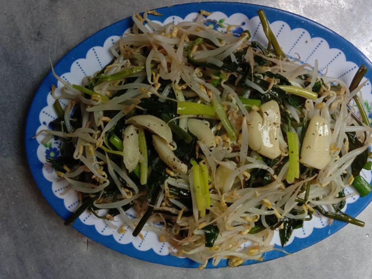 Rau muống xào giá, tỏi