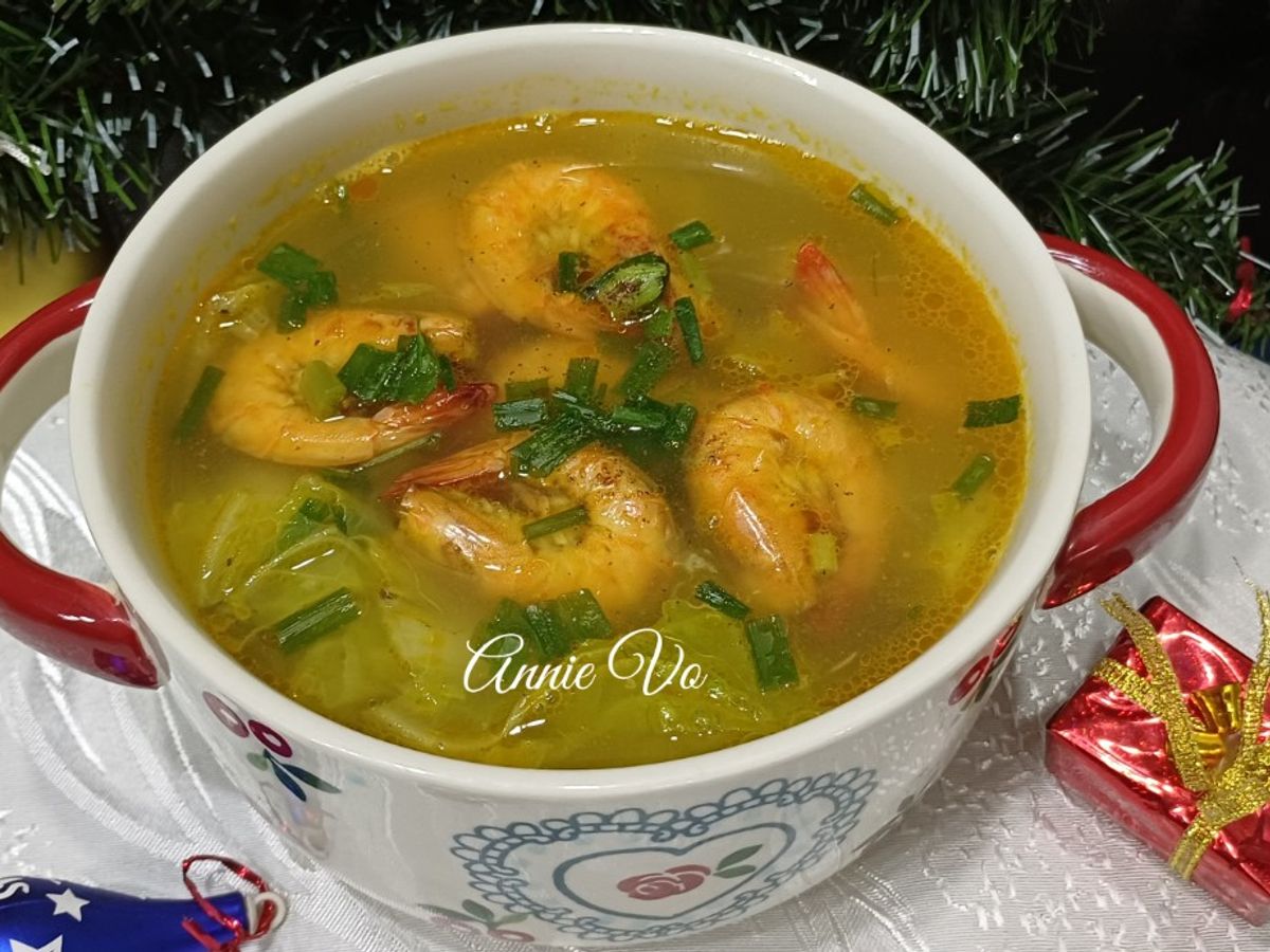 Canh cải xoăn và nấm nấu tôm
