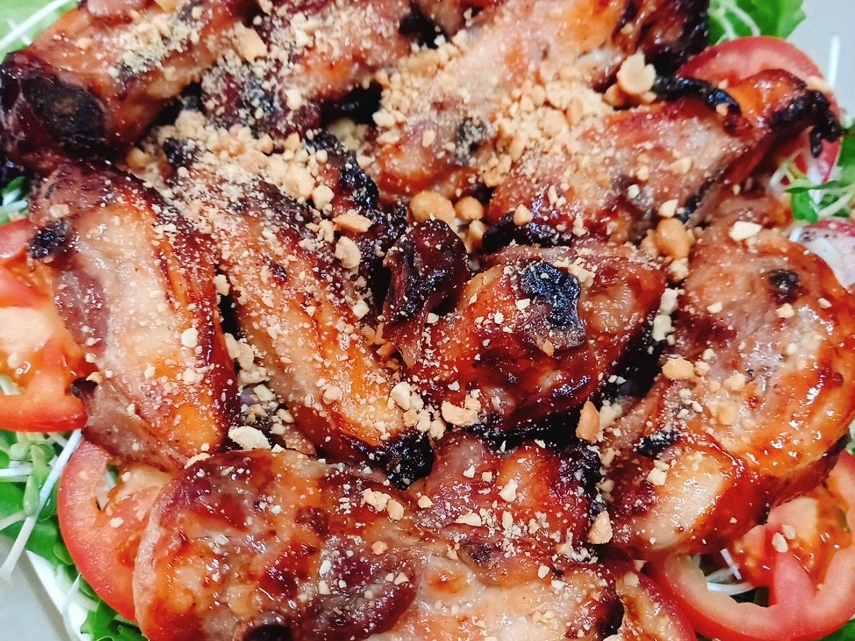 Gà nướng lót rau mầm