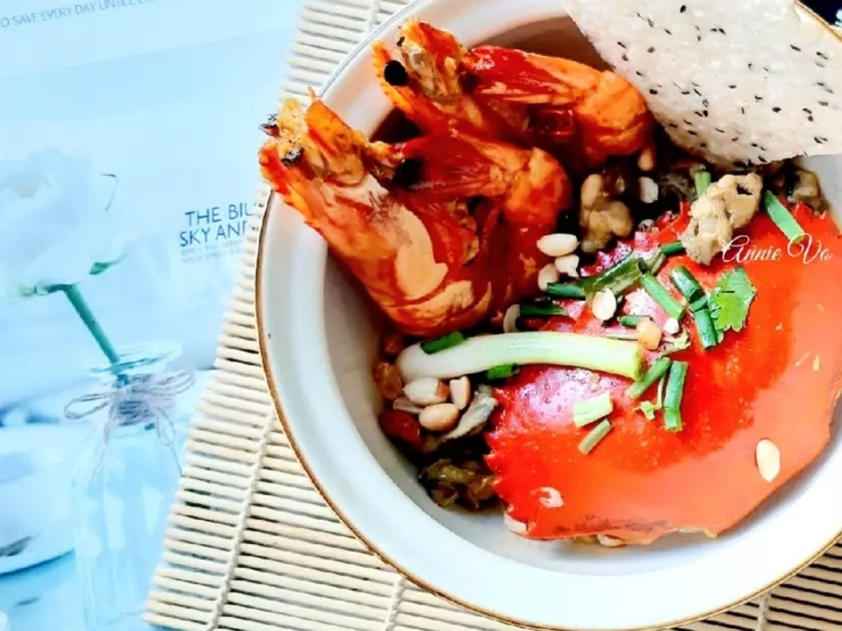 Mì Quảng tôm cua hấp dẫn