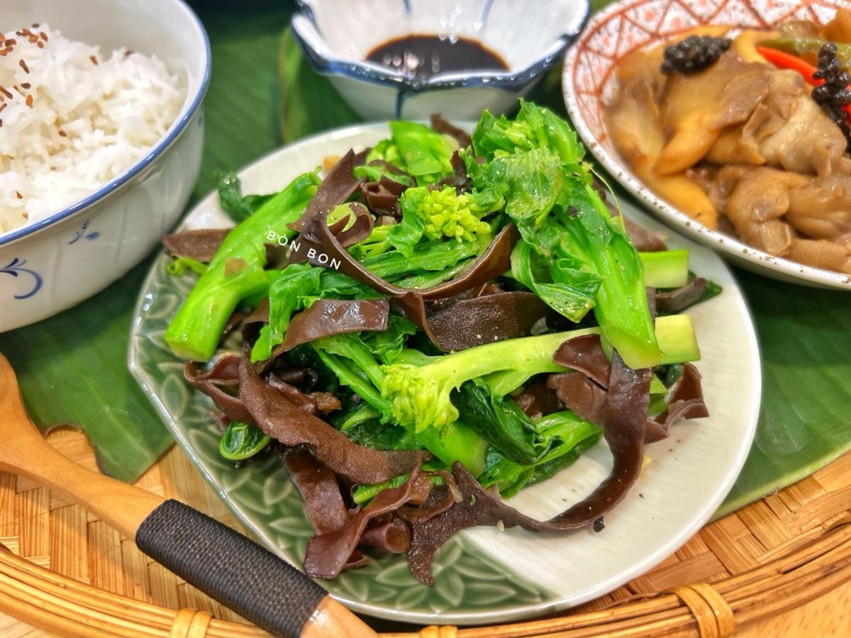 Cải Rổ Xào Nấm Mèo Chay