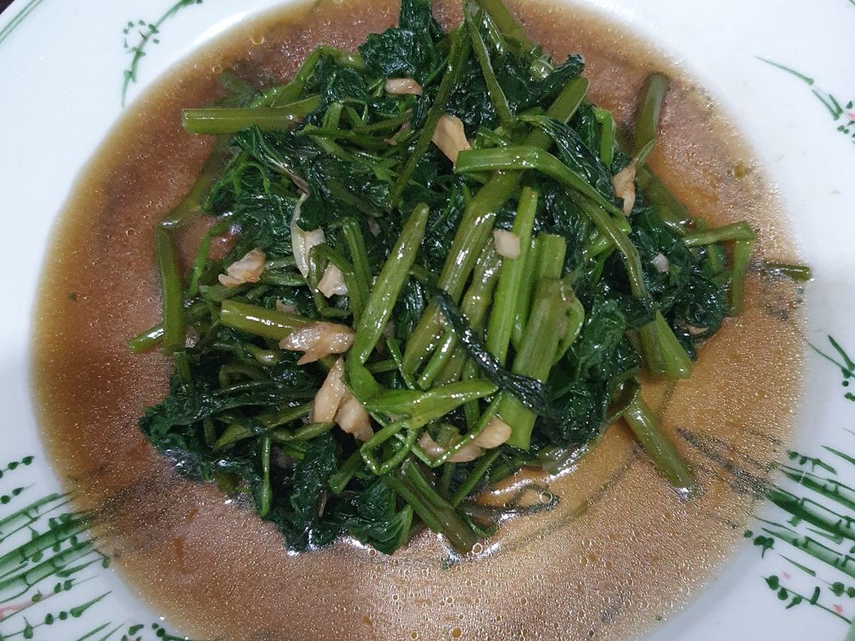 Rau muống xào tỏi (cách nêm đơn giản)