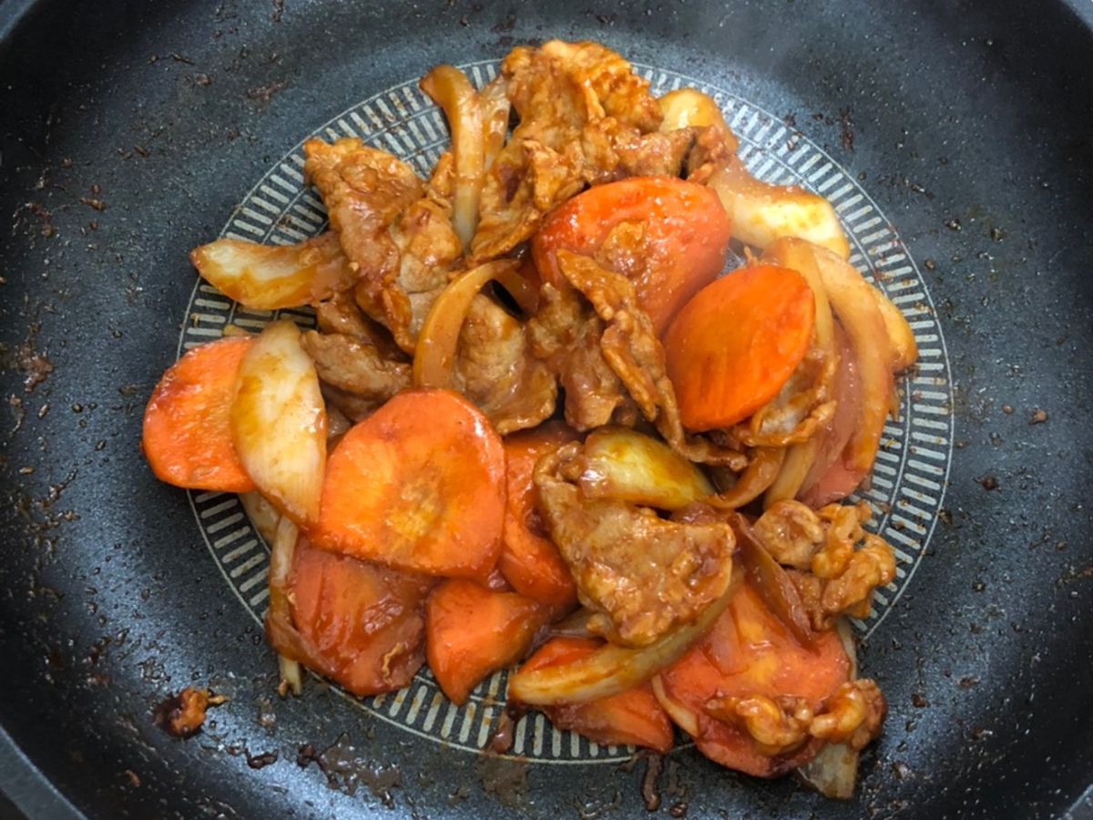 Thịt heo xào cay hàn quốc 제육볶음