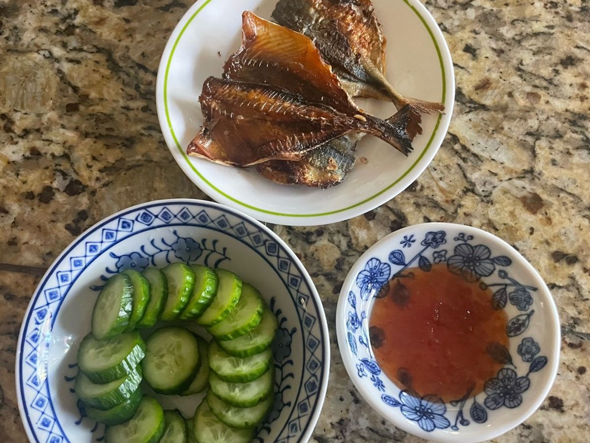 Cá chỉ vàng khô chiên giòn