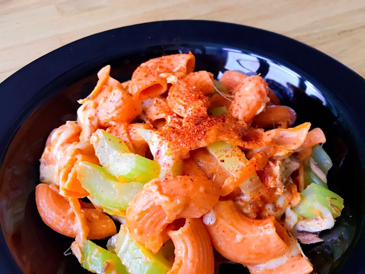 Nui Xào Cá Ngừ Hộp & Cà Chua Phủ Phô Mai