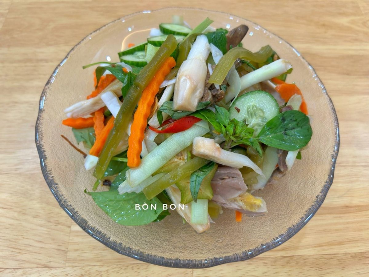 Gỏi Gà Bồn Bồn Rau Tiến Vua
