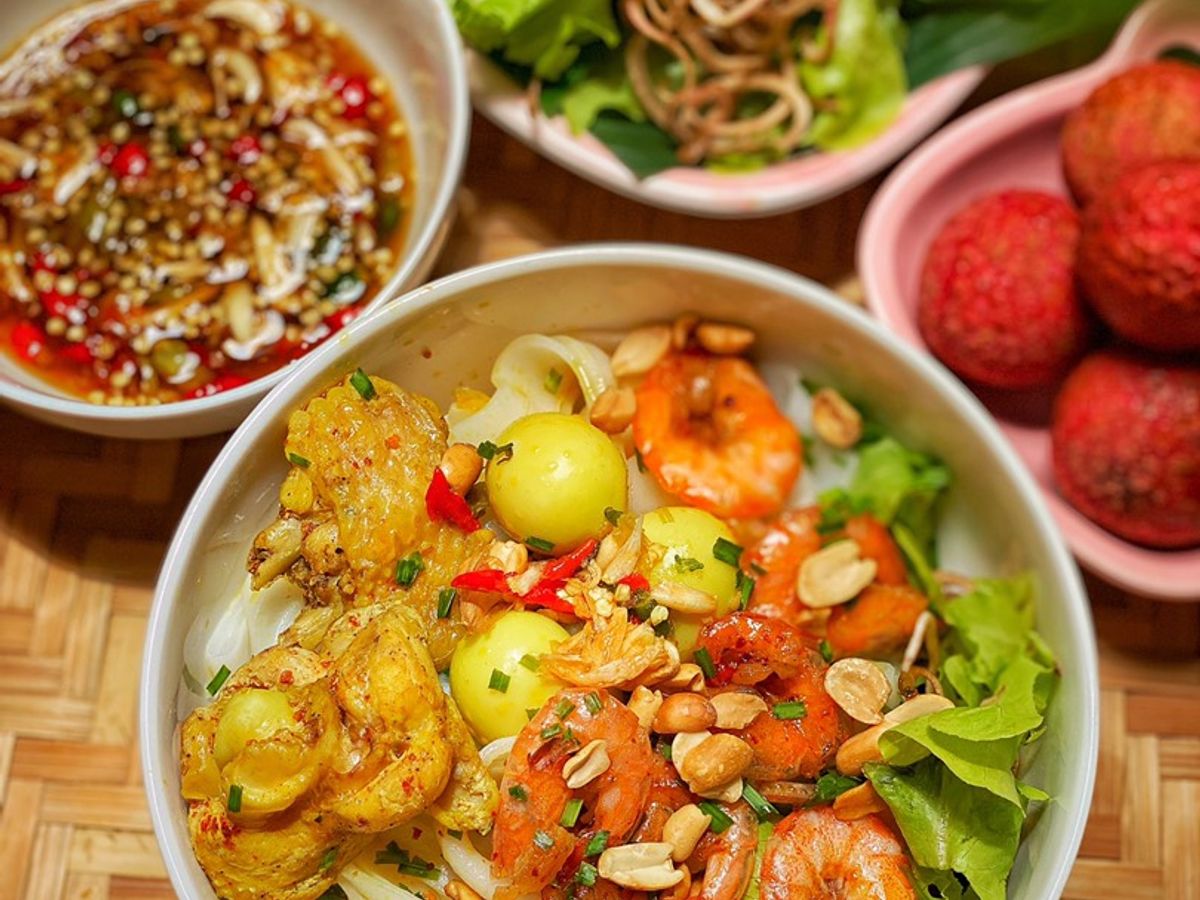 Mì Quảng Gà Tôm Trứng
