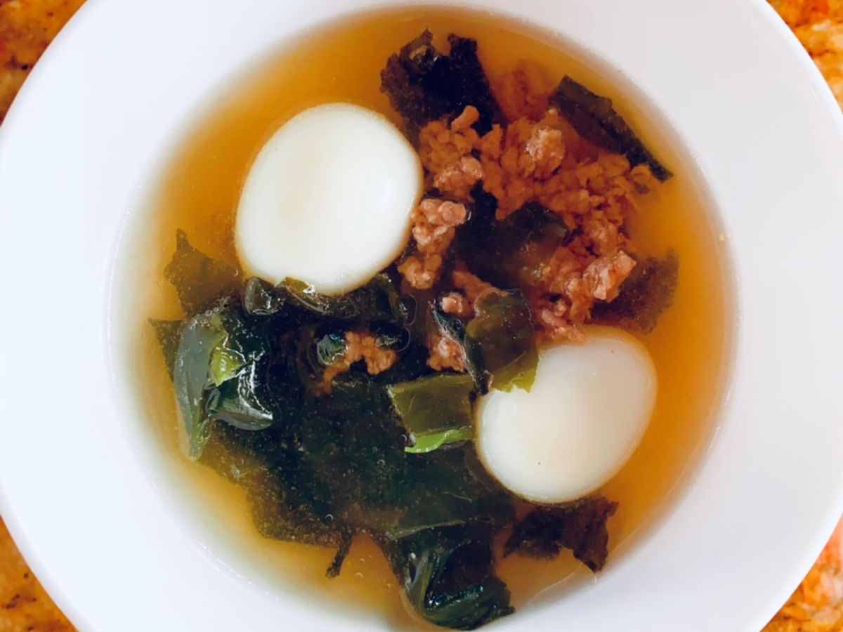 Canh rong biển, thịt bò, trứng cút