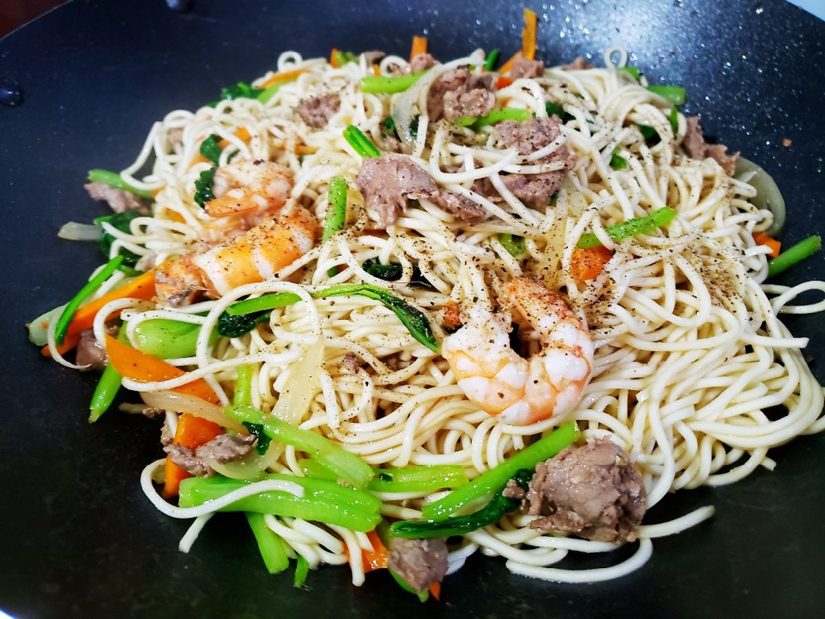 Mì xào tôm, thịt bò