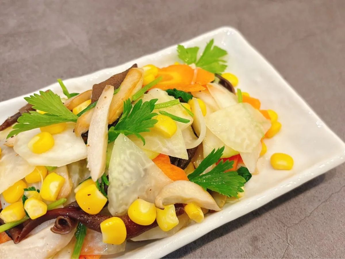 Su hào xào nấm đùi gà và bắp