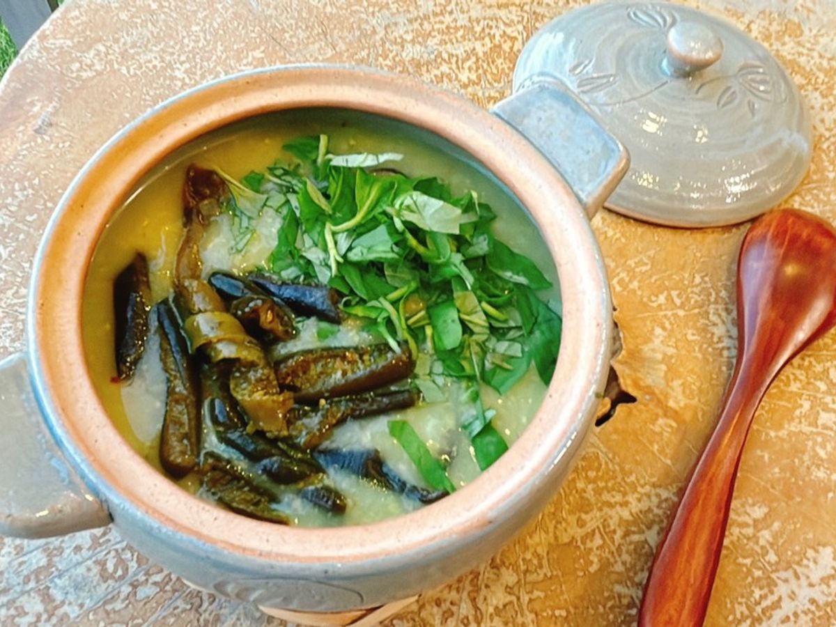 Cháo tảo xoắn nghệ rau răm