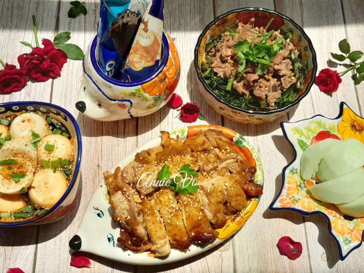 Cơm nhà với nhiều món ăn ngon