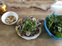 Lòng Lợn chấm mắm tôm