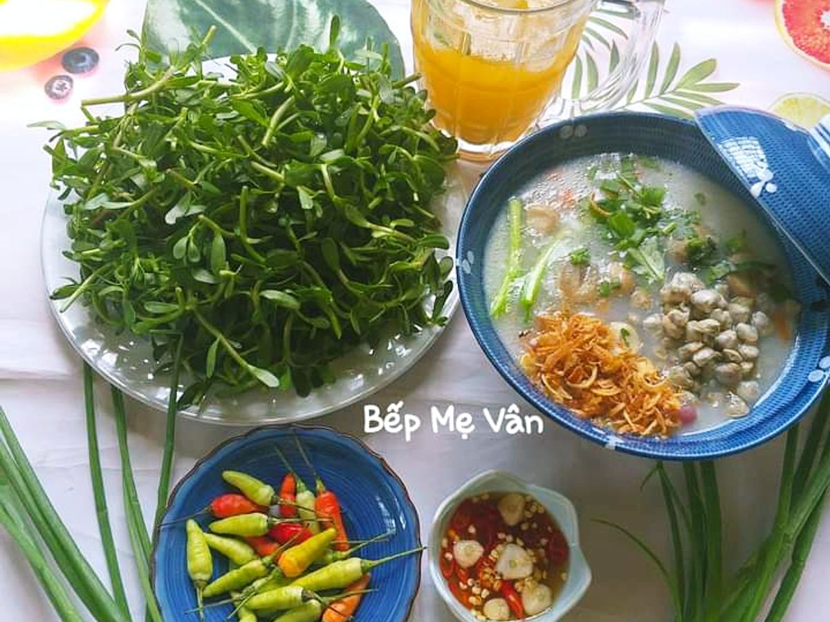 Cháo hến nấm rơm rau đắng