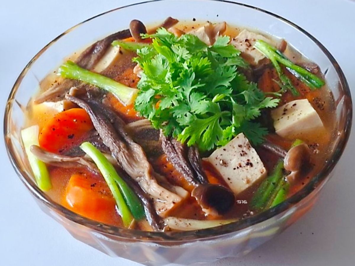 Canh nấm lộc nhung 🍄