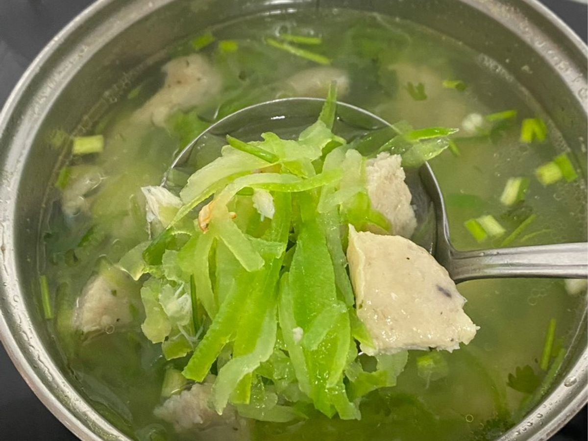 Canh bí xanh nấu cá thác lác nạo