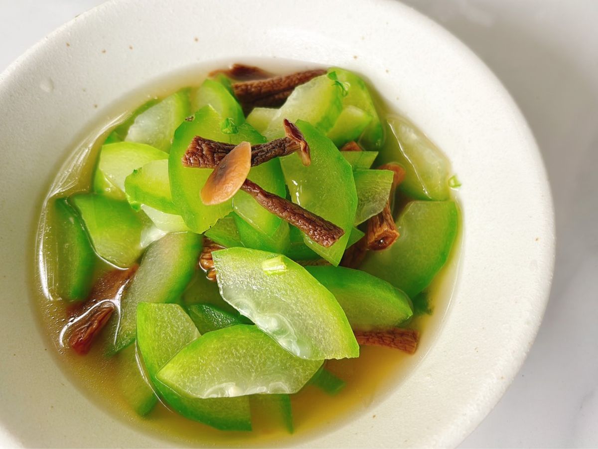 Canh bí xanh nấm lộc nhung