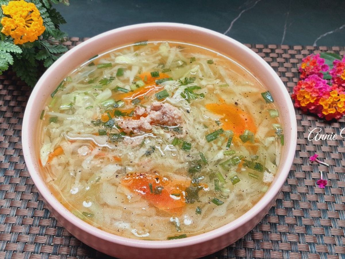 Canh bắp cải cà chua thịt xay