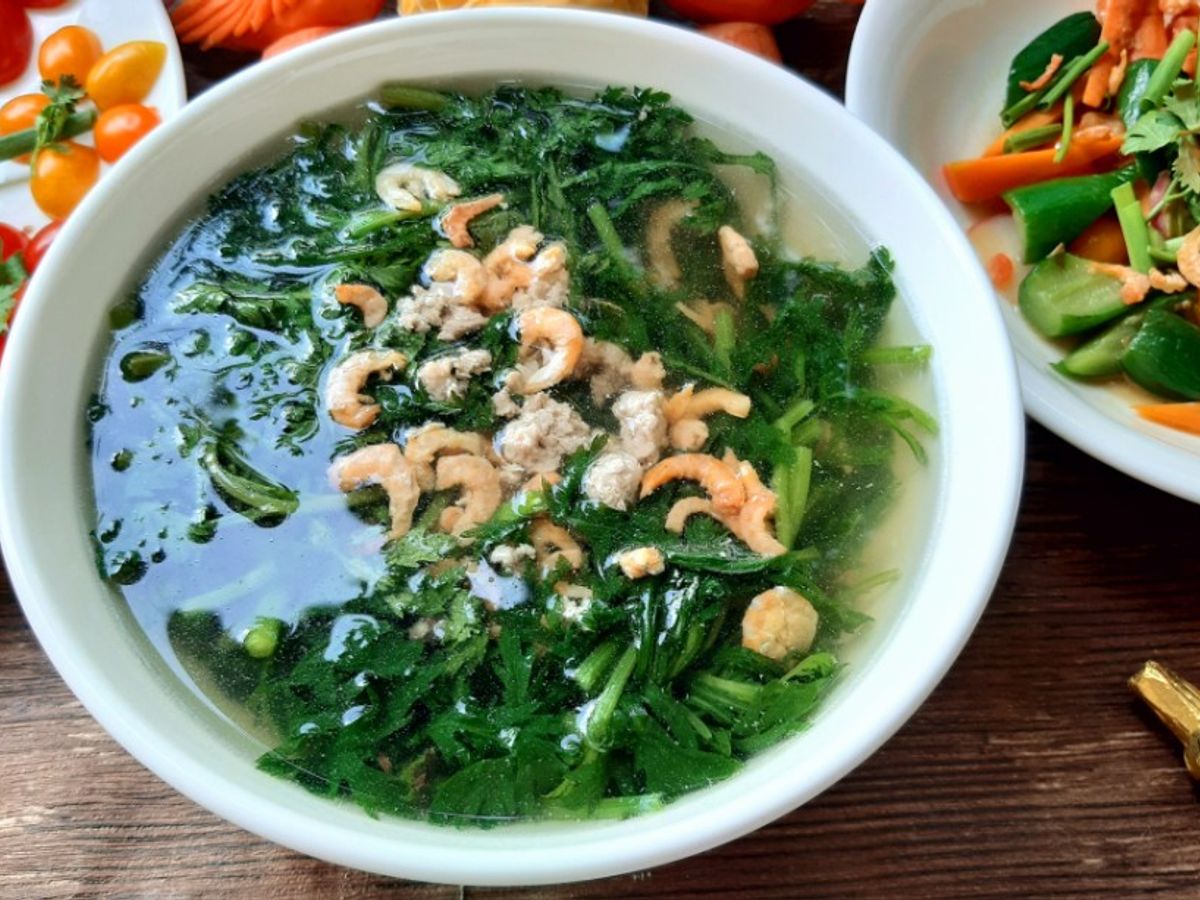 Canh rau tần ô nấu tôm thịt