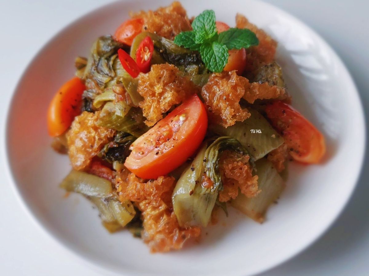 Da HEO quay xào dưa cải chua