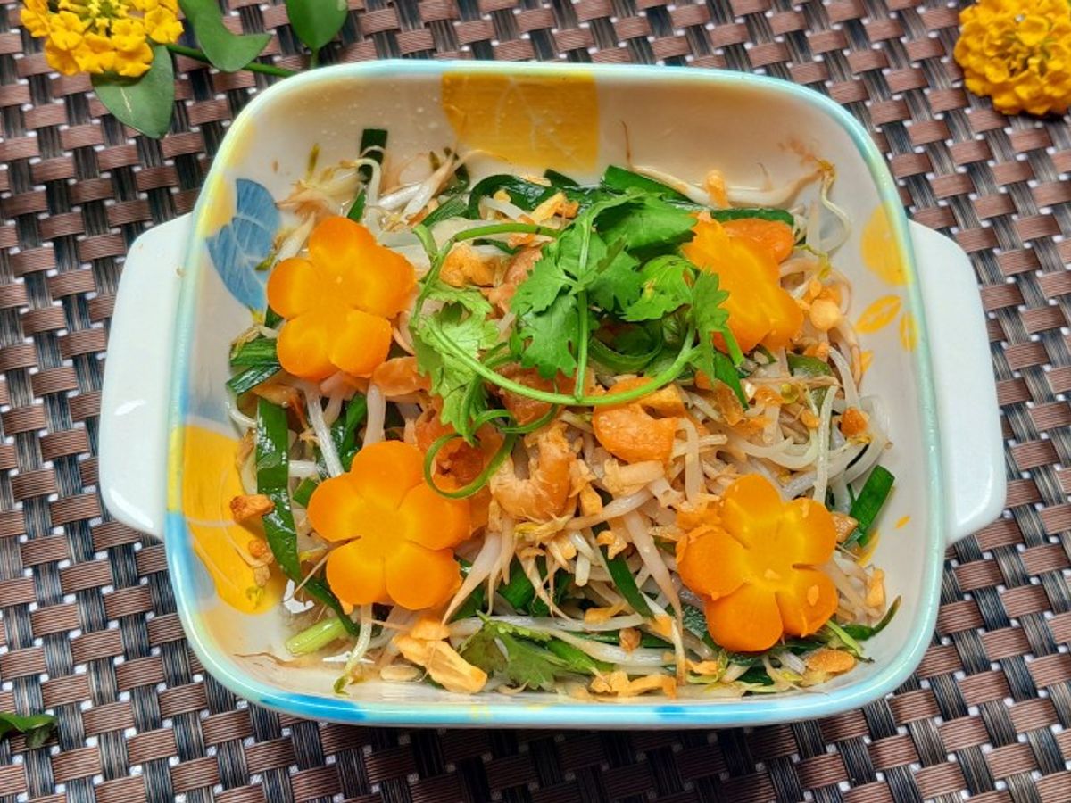 Giá hẹ xào tôm khô