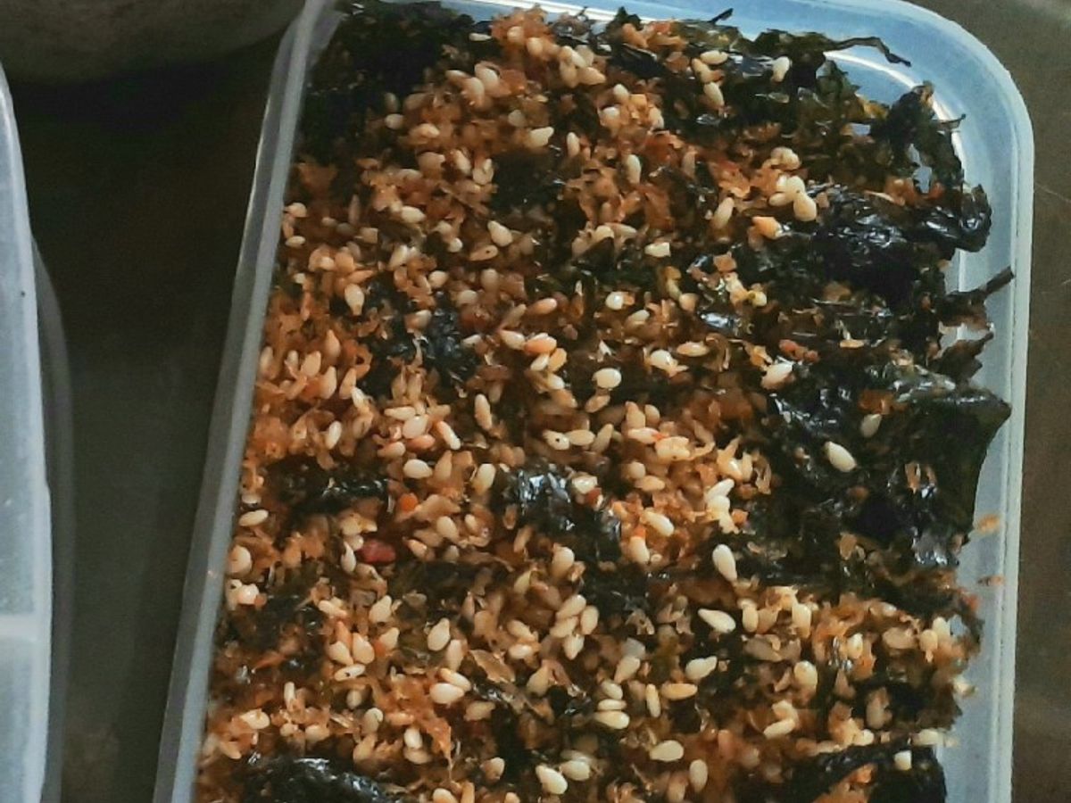 Gia vị rắc cơm cho bé: rong biển tôm