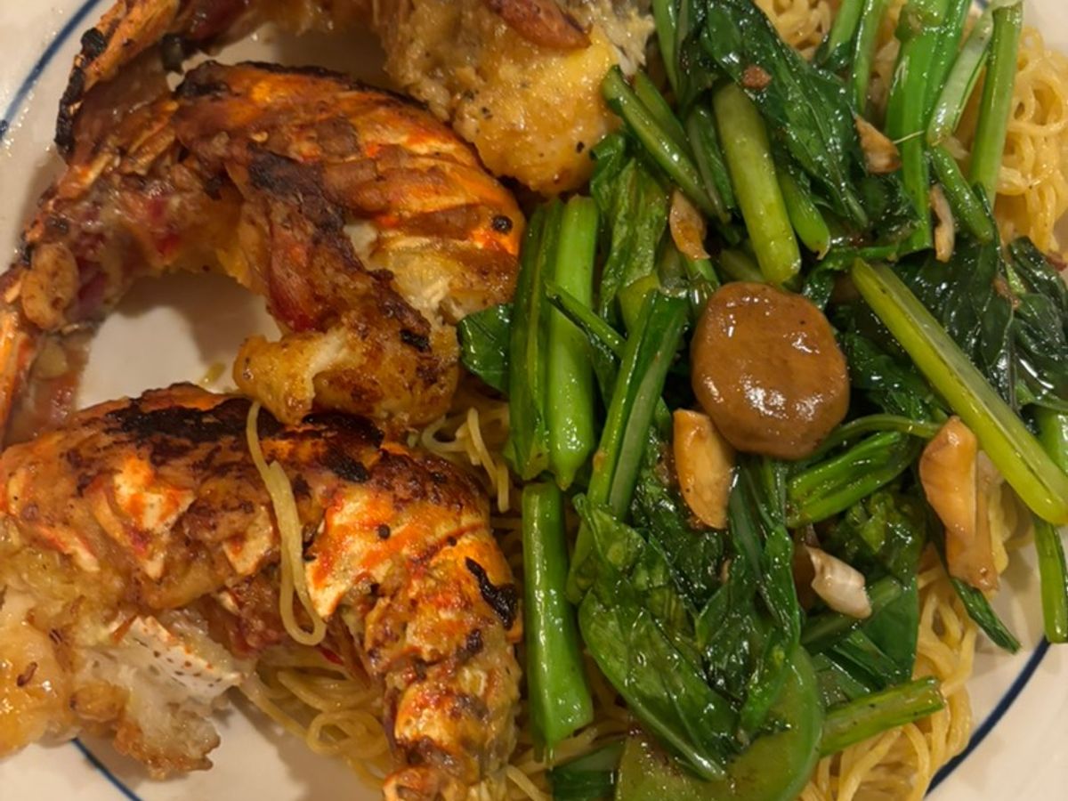 Mì xào tôm nấm