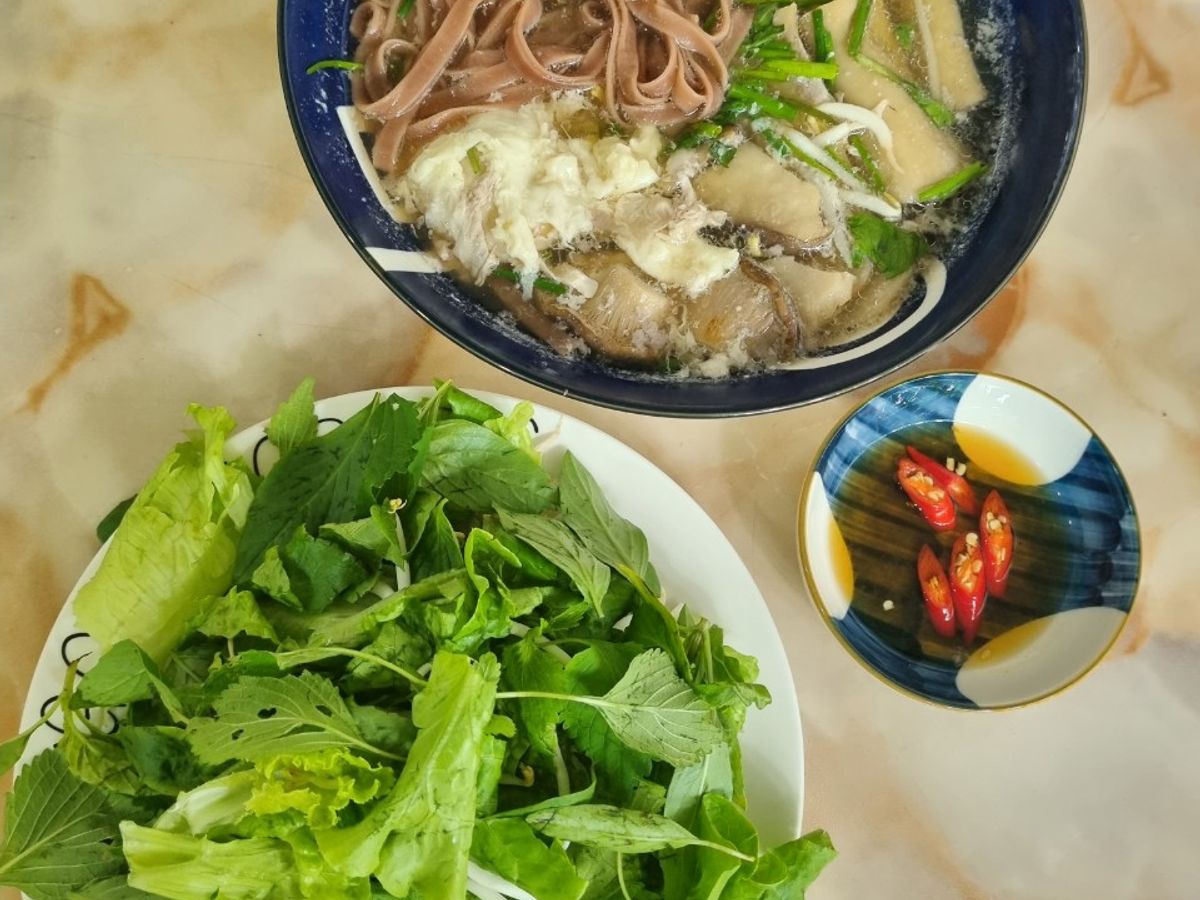 Bánh đa đỏ hải sản chay