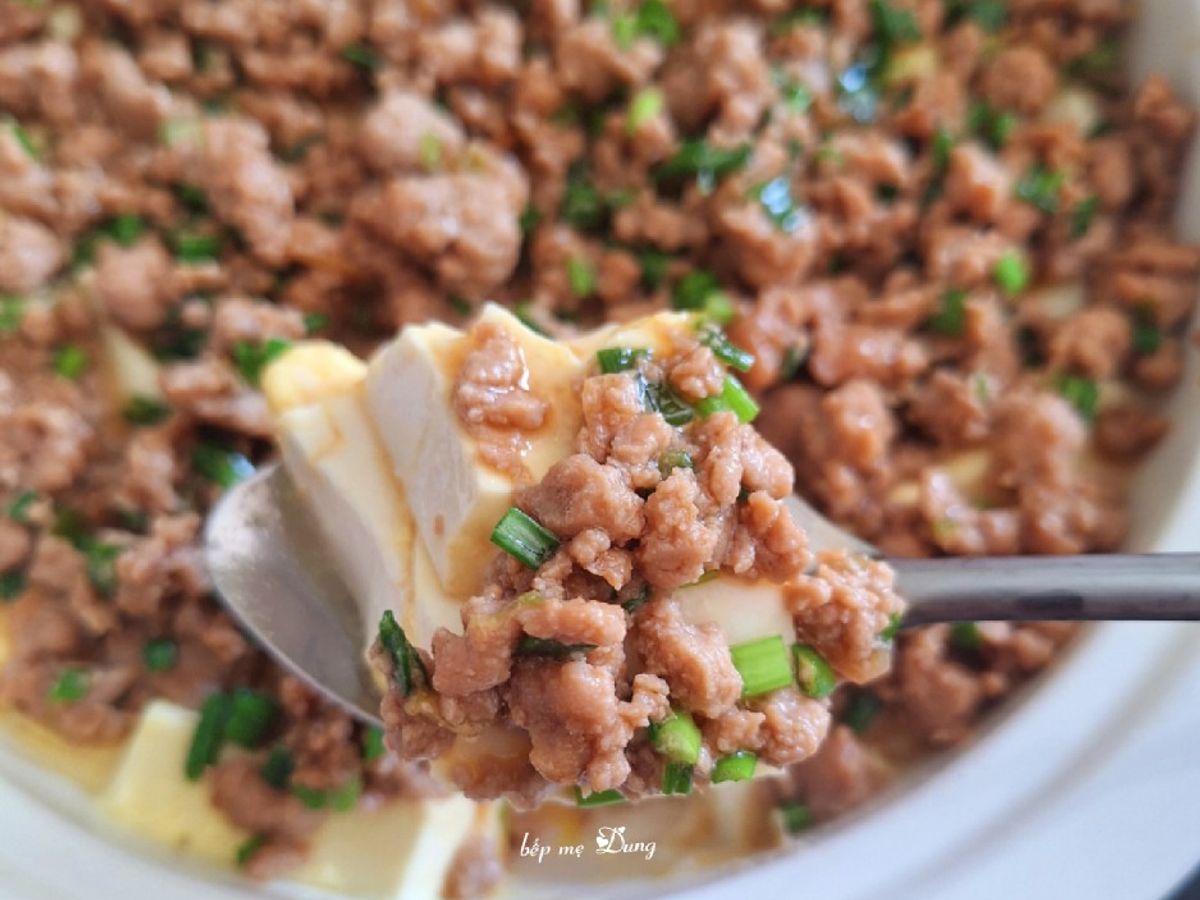 Đậu hũ non hấp trứng sốt thịt băm