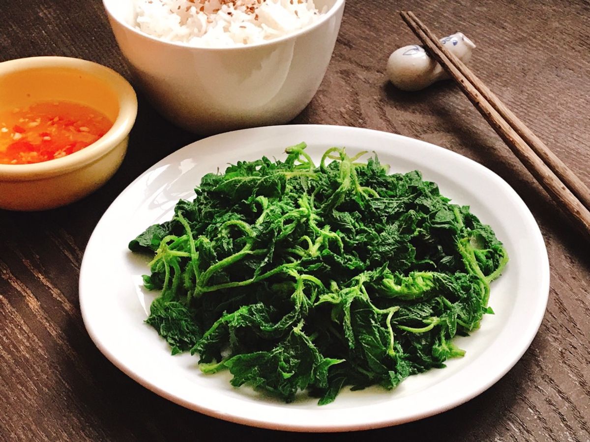 🌱 Rau Tầm Ma (Ortie) Luộc Chấm Nước Muối