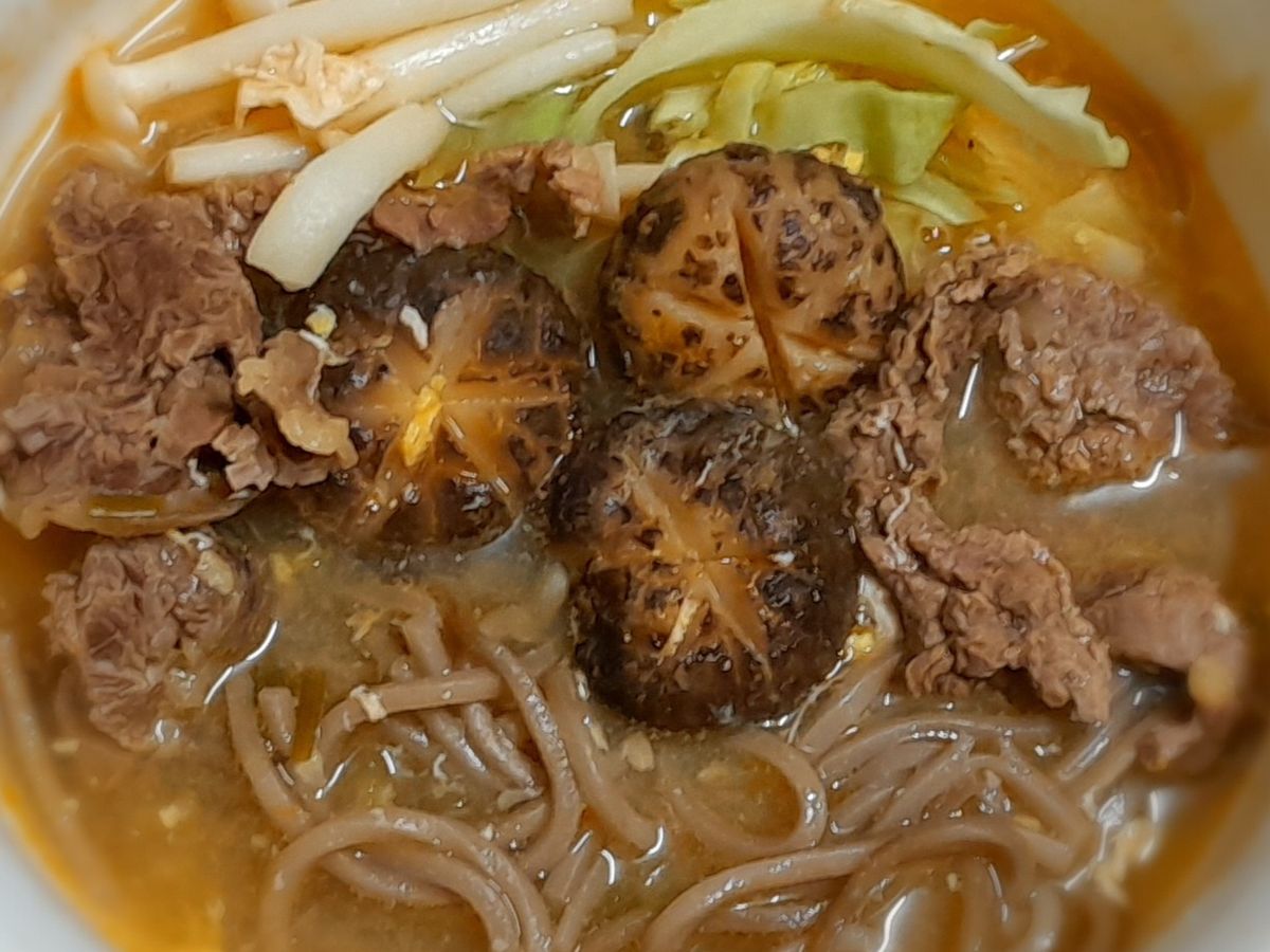 Mì soba nấu bò nấm