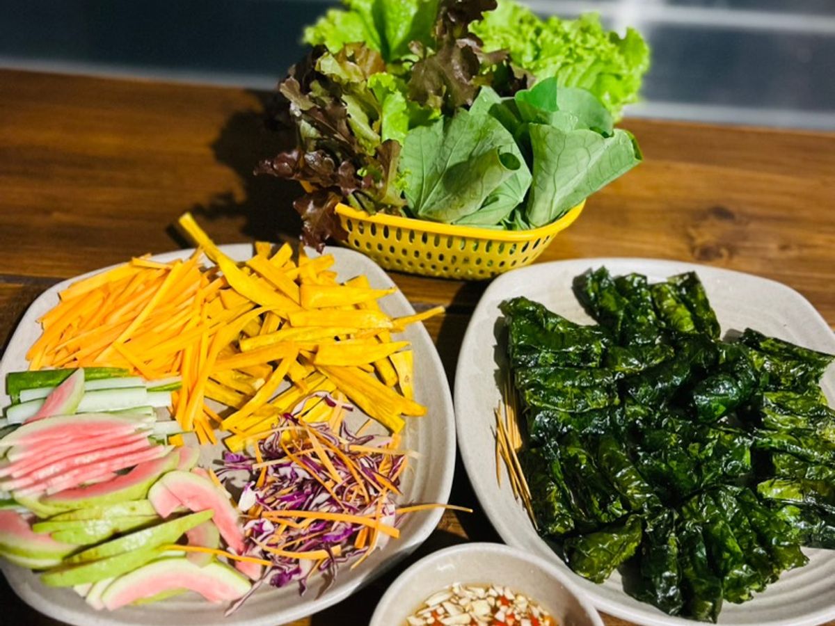 Lá Sen cạn cuốn thịt bò