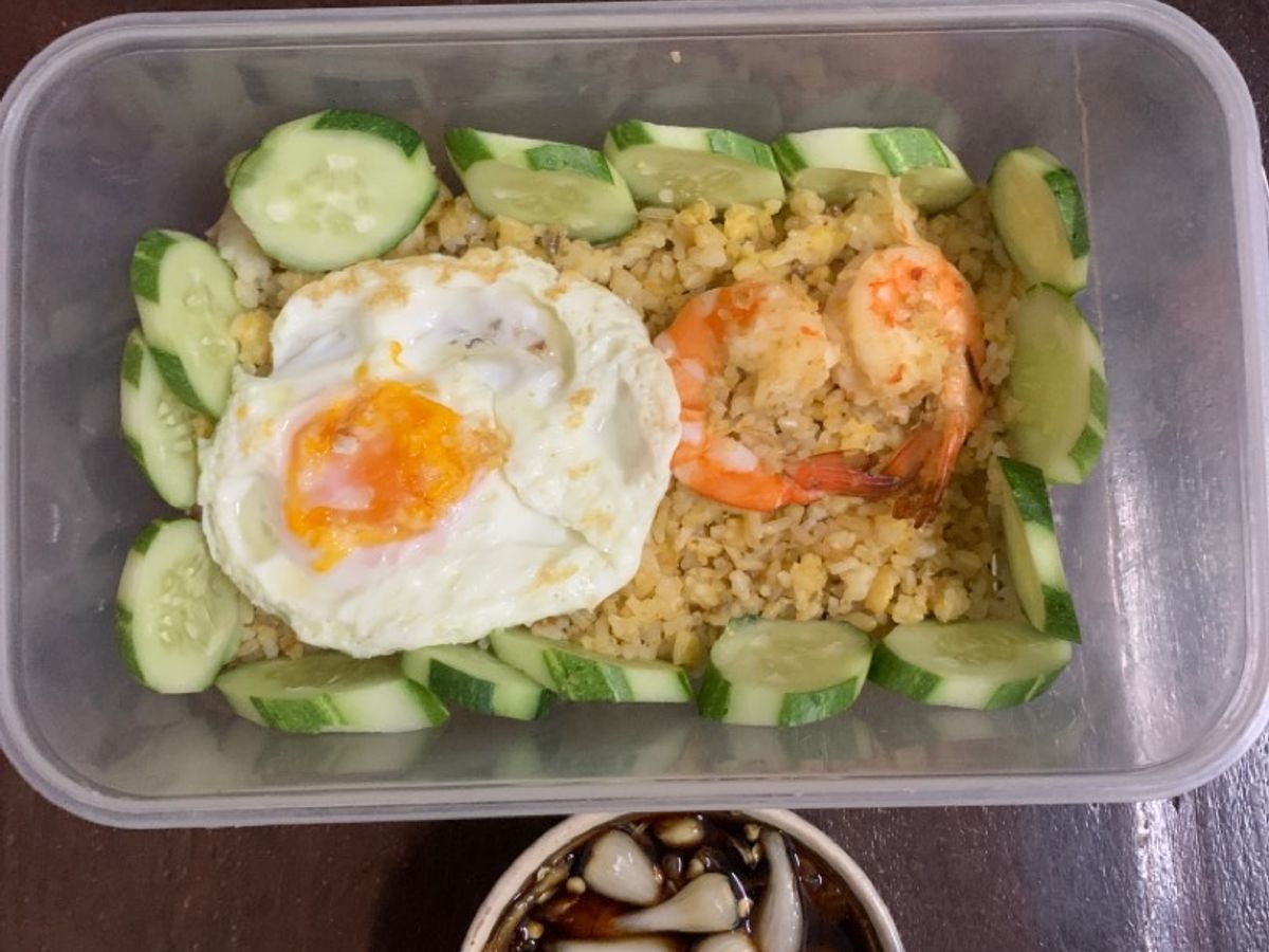 Cơm chiên trứng và tôm