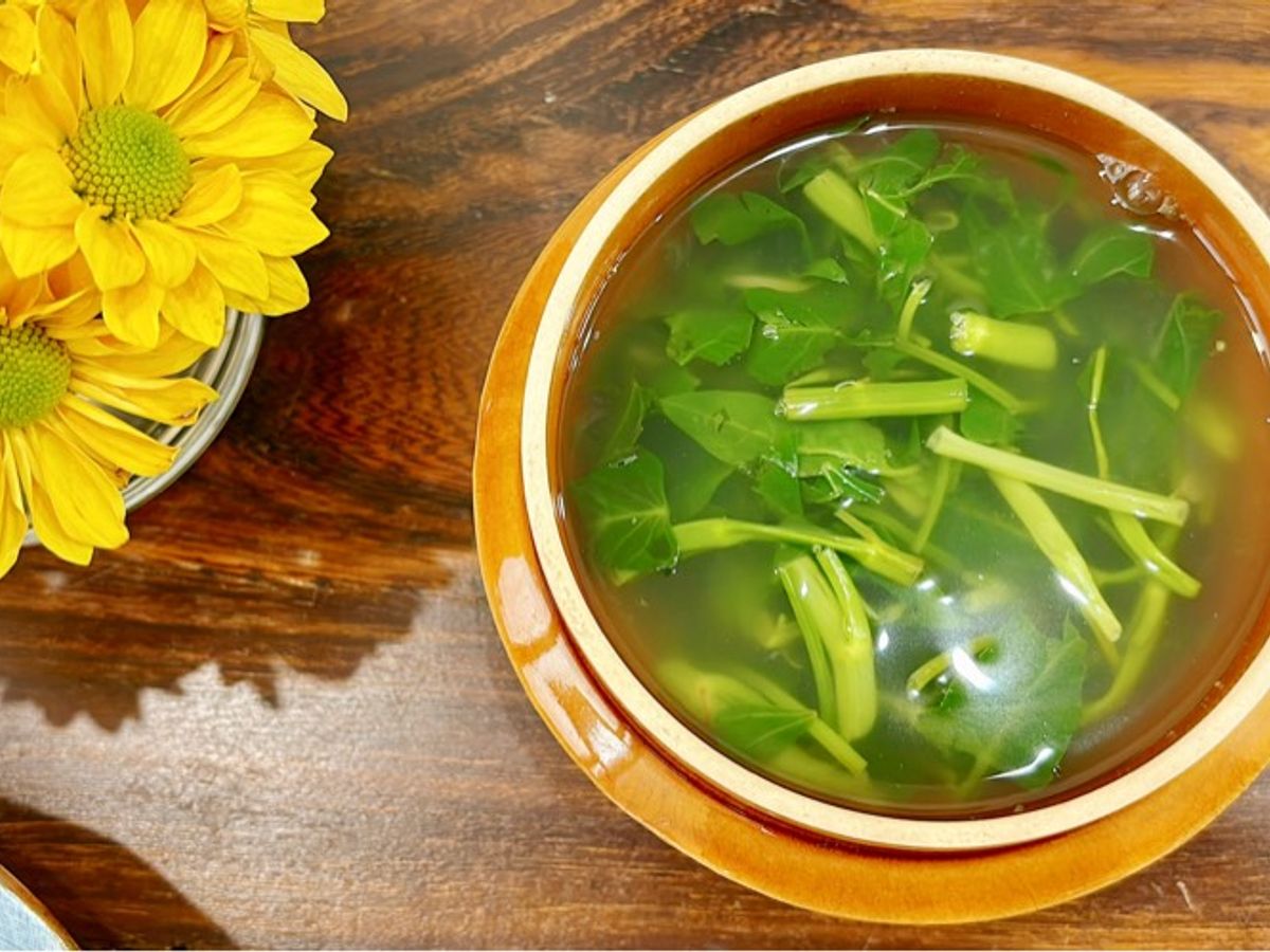Canh rau muống nấu mẻ